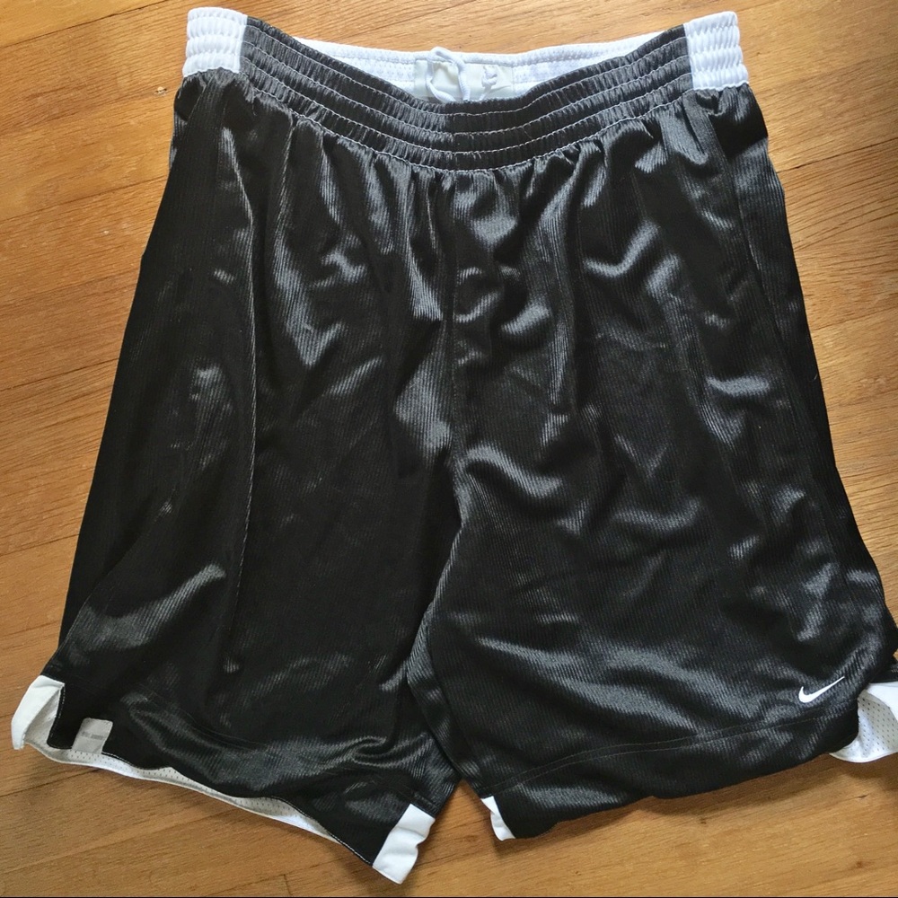 Early 00s Nike reversible basketball shorts, Large